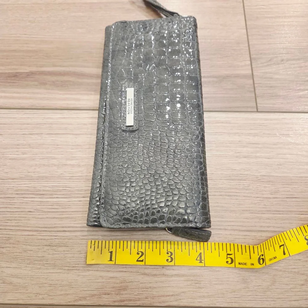 Kenneth Cole Reaction Gray Croc Embossed Wallet 9